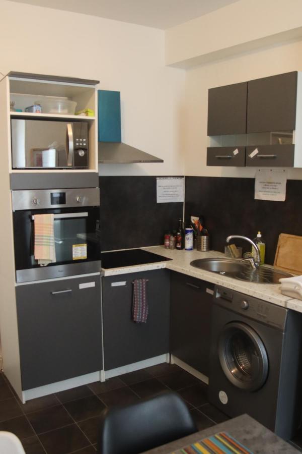 Chambres Poitiers Centre: Private Comforts, Shared Kitchen & City Hall Proximity Exterior photo